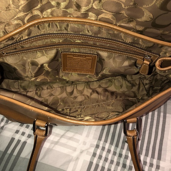 Coach purse!  Beautiful leather in med brown - Picture 9 of 10